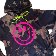 Load image into Gallery viewer, Smiley Face